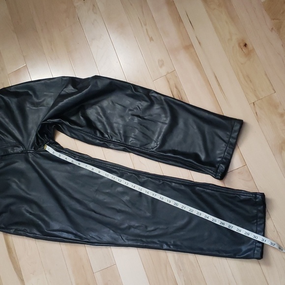 Abercrombie and Fitch The 90s Curve Love Ultra High Rise Vegan Leather Pant Blk - Picture 16 of 17